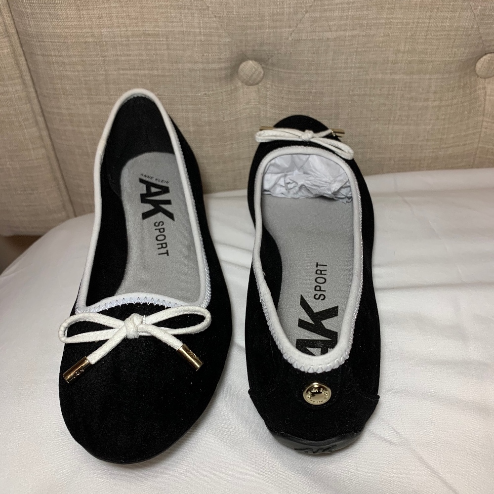 Black and White Flats
